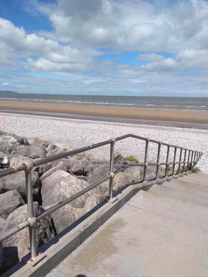 D24 Is A 2 Bedroom 6 Berth Caravan Close To The Beach On Whitehouse Leisure Park In Towyn Near Rhyl With Decking And Private Parking Space This Is A Pet Free Caravan Abergele Eksteriør billede
