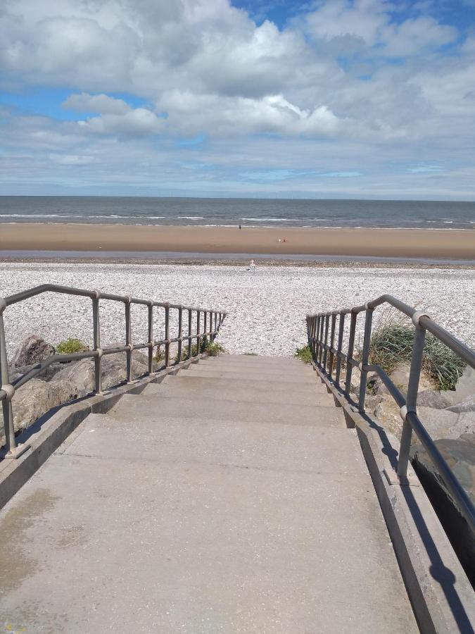 D24 Is A 2 Bedroom 6 Berth Caravan Close To The Beach On Whitehouse Leisure Park In Towyn Near Rhyl With Decking And Private Parking Space This Is A Pet Free Caravan Abergele Eksteriør billede