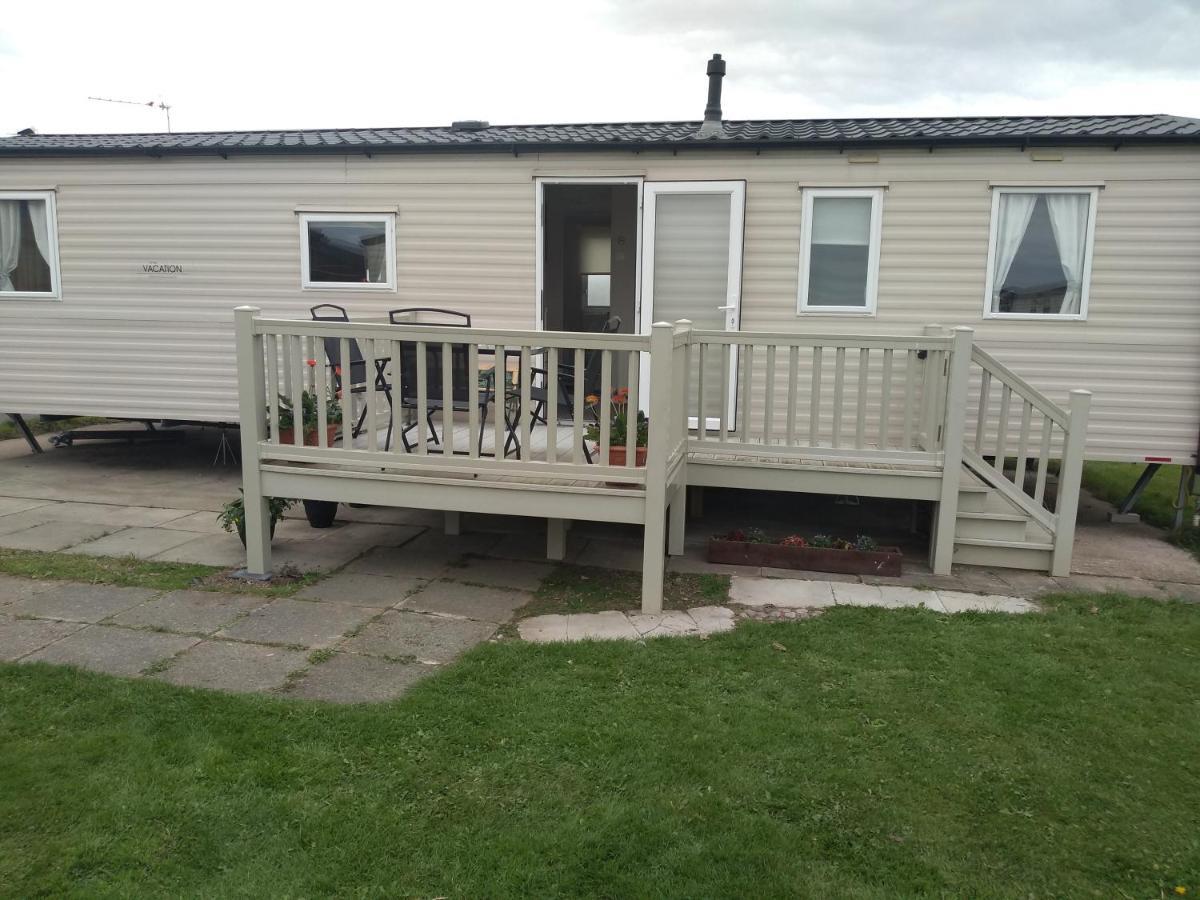 D24 Is A 2 Bedroom 6 Berth Caravan Close To The Beach On Whitehouse Leisure Park In Towyn Near Rhyl With Decking And Private Parking Space This Is A Pet Free Caravan Abergele Eksteriør billede