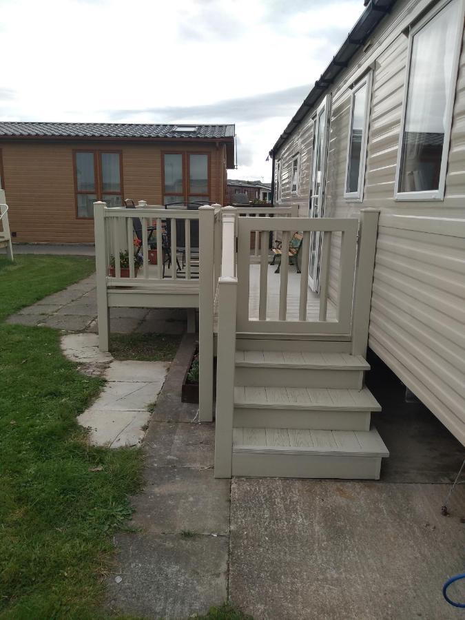 D24 Is A 2 Bedroom 6 Berth Caravan Close To The Beach On Whitehouse Leisure Park In Towyn Near Rhyl With Decking And Private Parking Space This Is A Pet Free Caravan Abergele Eksteriør billede