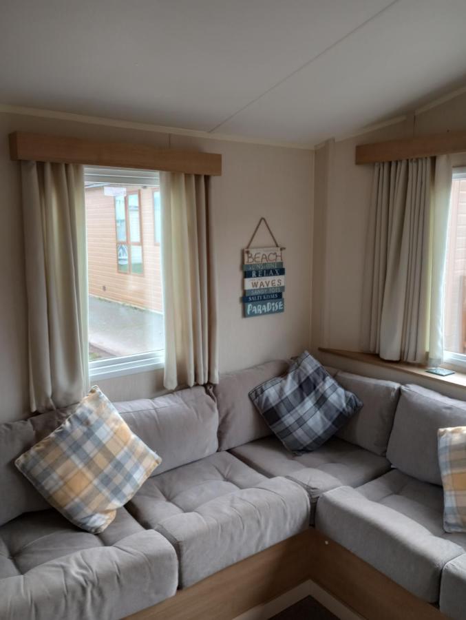 D24 Is A 2 Bedroom 6 Berth Caravan Close To The Beach On Whitehouse Leisure Park In Towyn Near Rhyl With Decking And Private Parking Space This Is A Pet Free Caravan Abergele Eksteriør billede